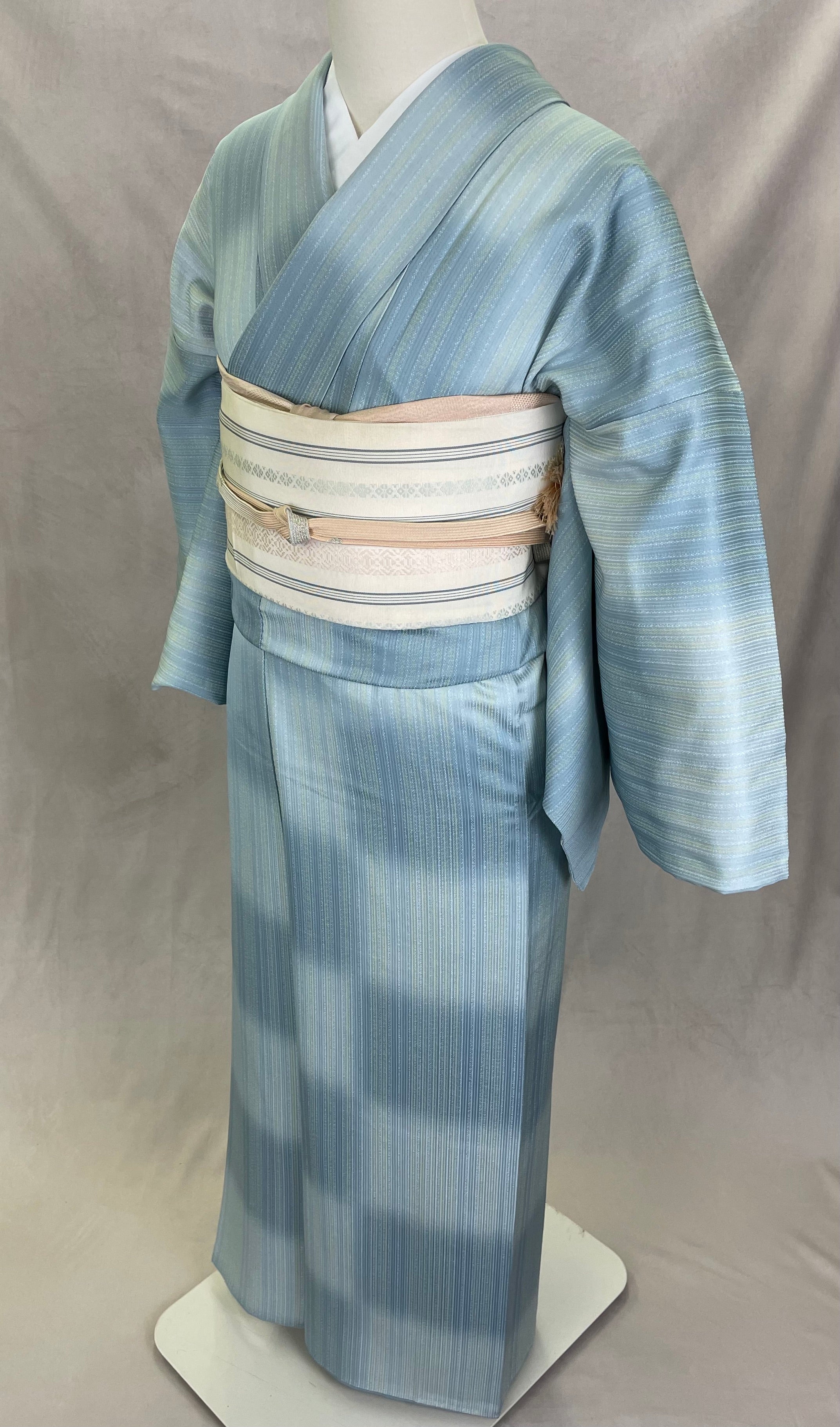 三代目市三郎 縦縞にグラデーションと市松模様の紬の小紋 着物 - 着物